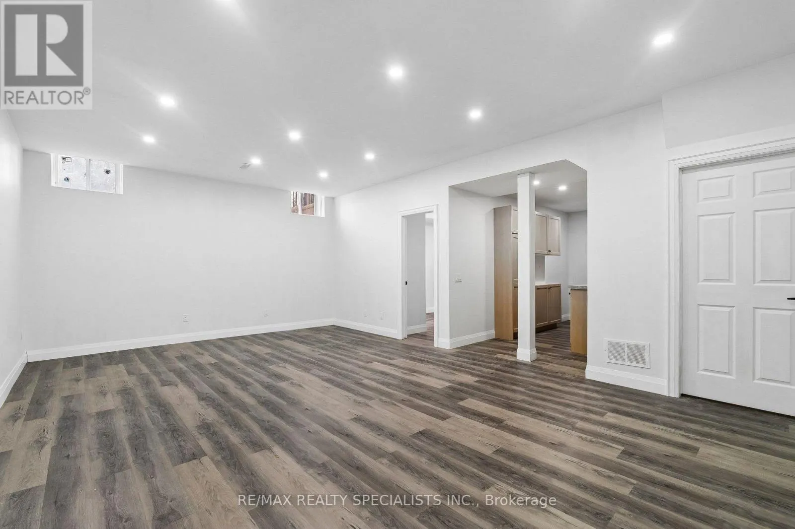 44 ALBERT STREET W
