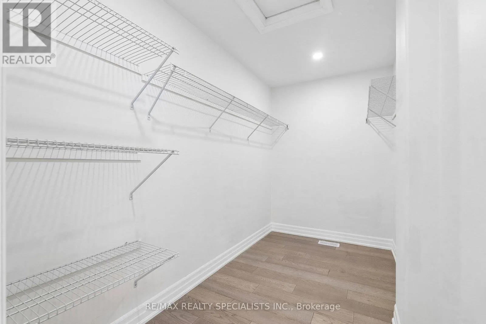 44 ALBERT STREET W
