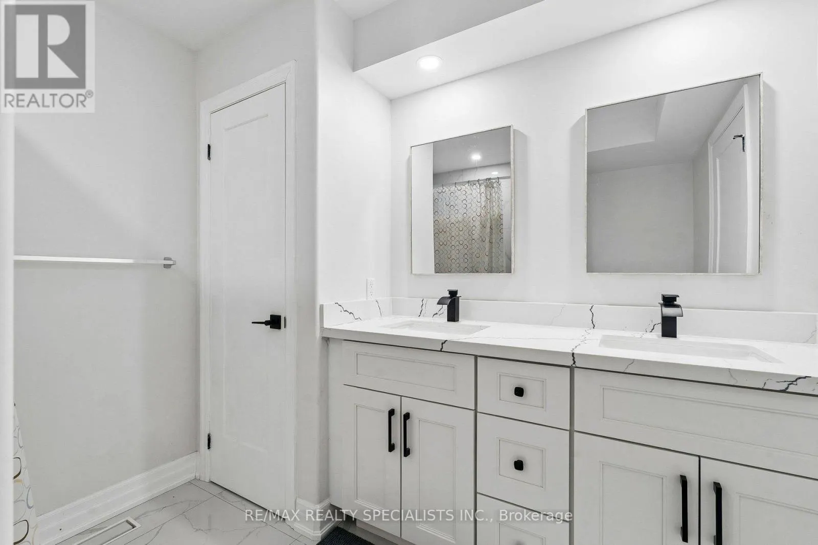 44 ALBERT STREET W
