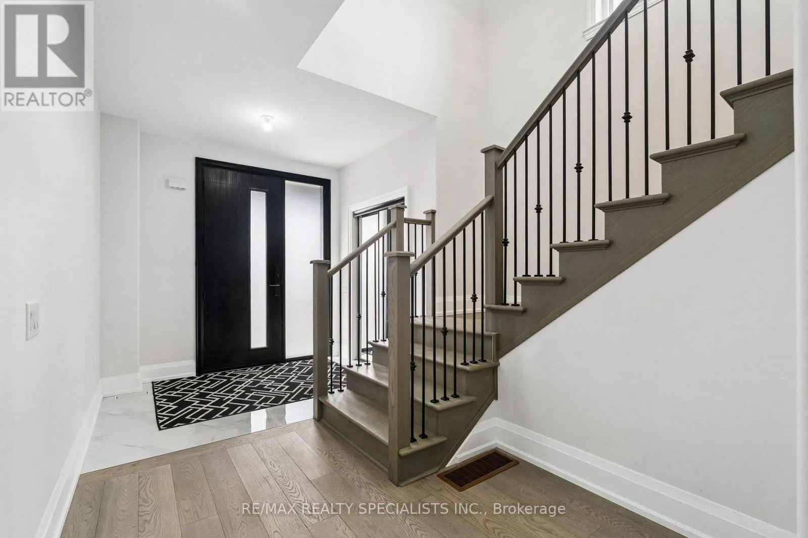 44 ALBERT STREET W