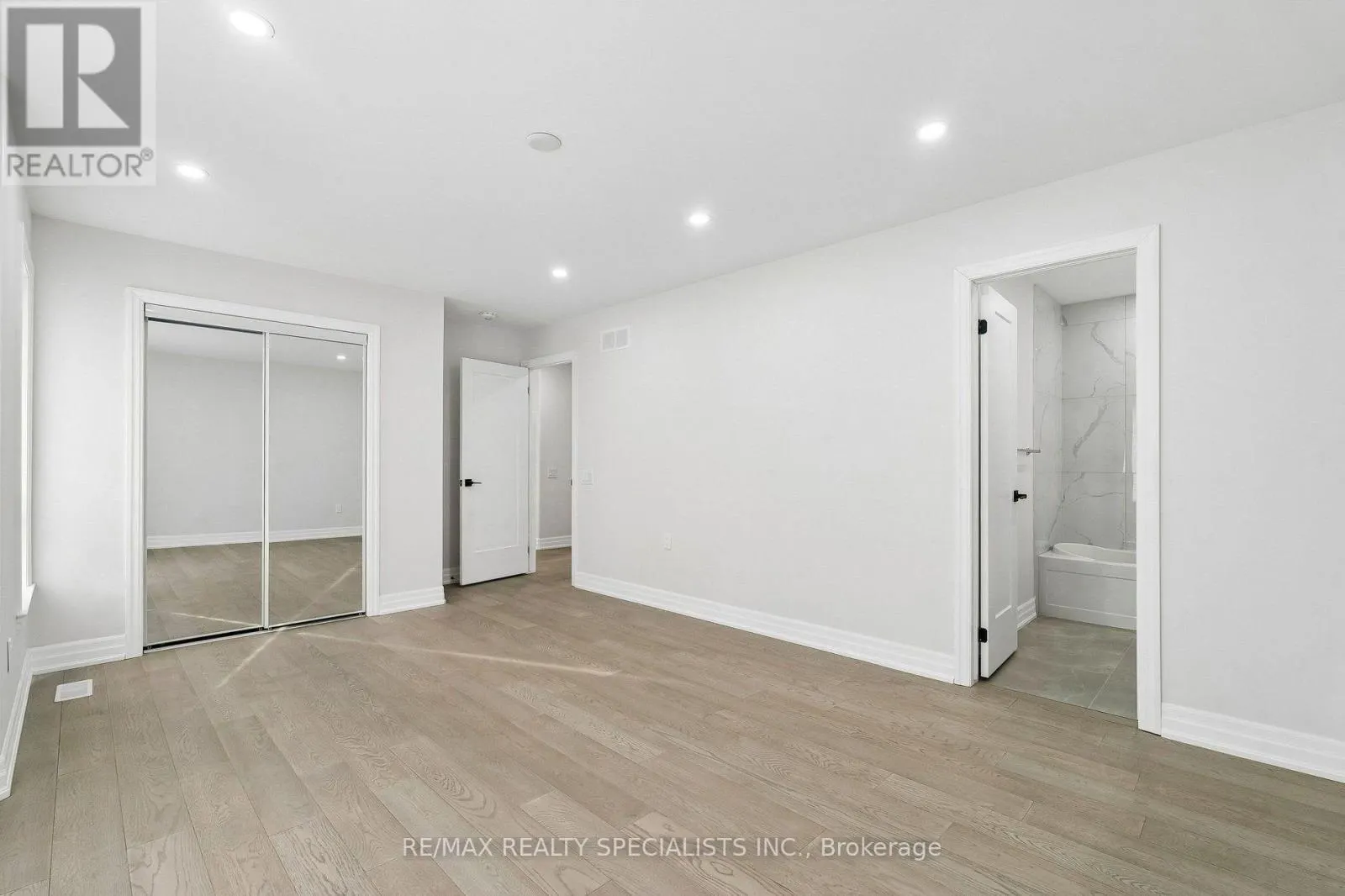 44 ALBERT STREET W