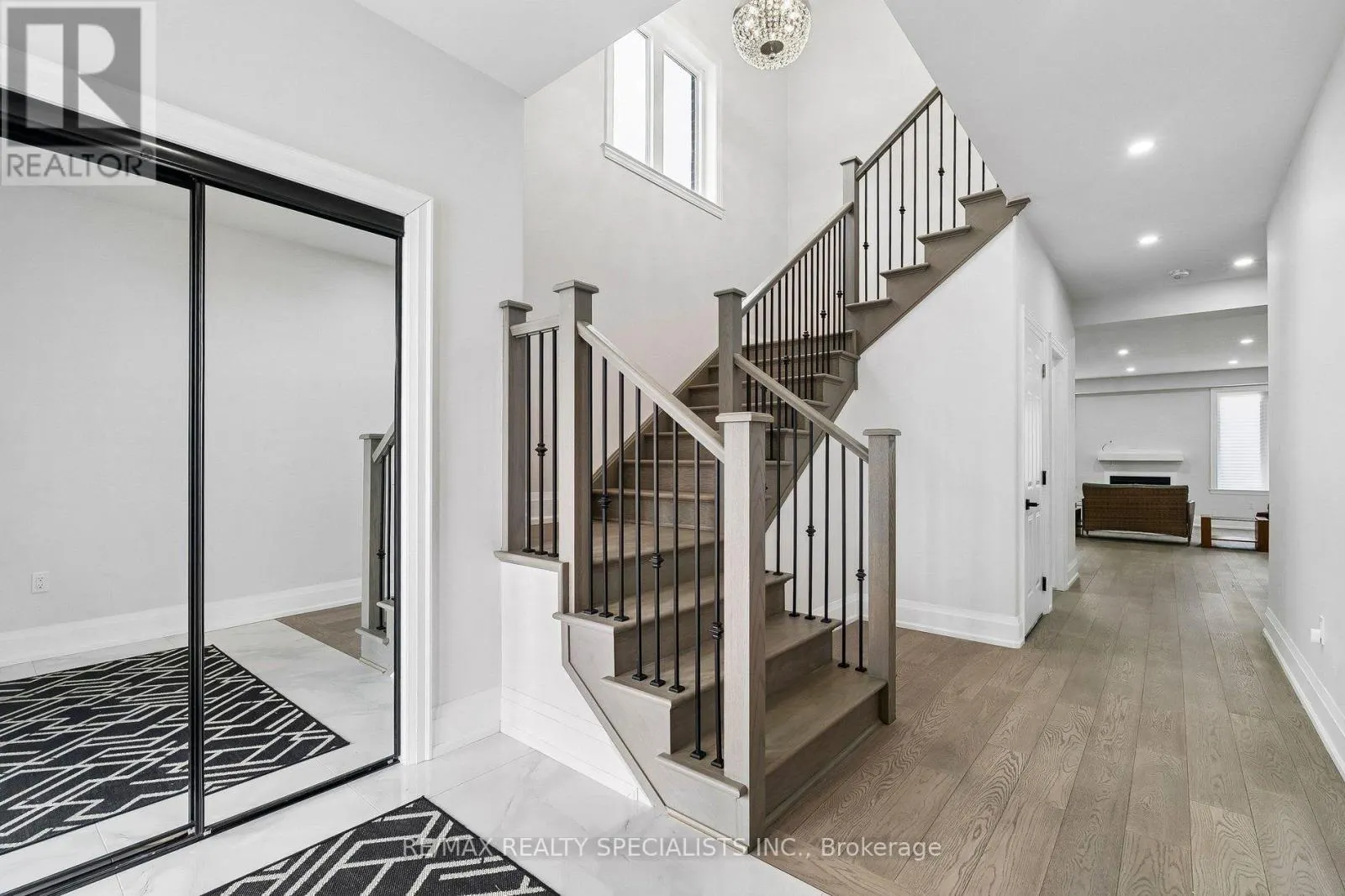 44 ALBERT STREET W