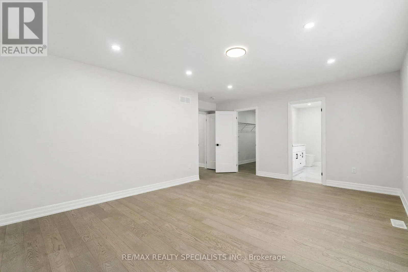 44 ALBERT STREET W