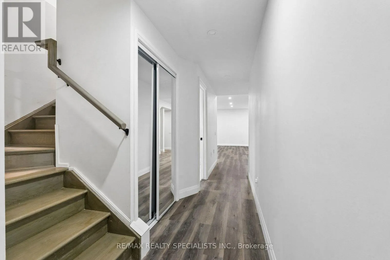 44 ALBERT STREET W