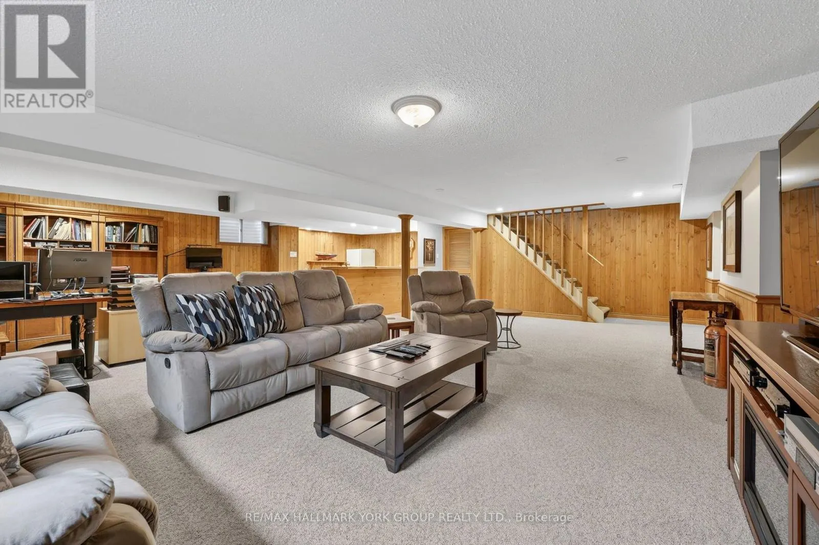 8 GRANT COURT