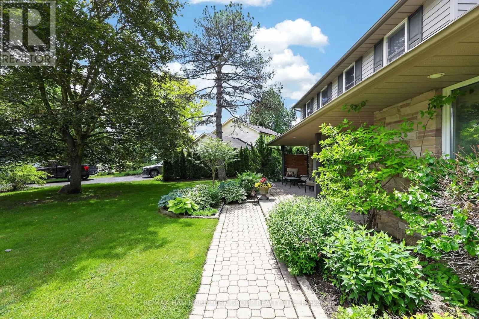 8 GRANT COURT