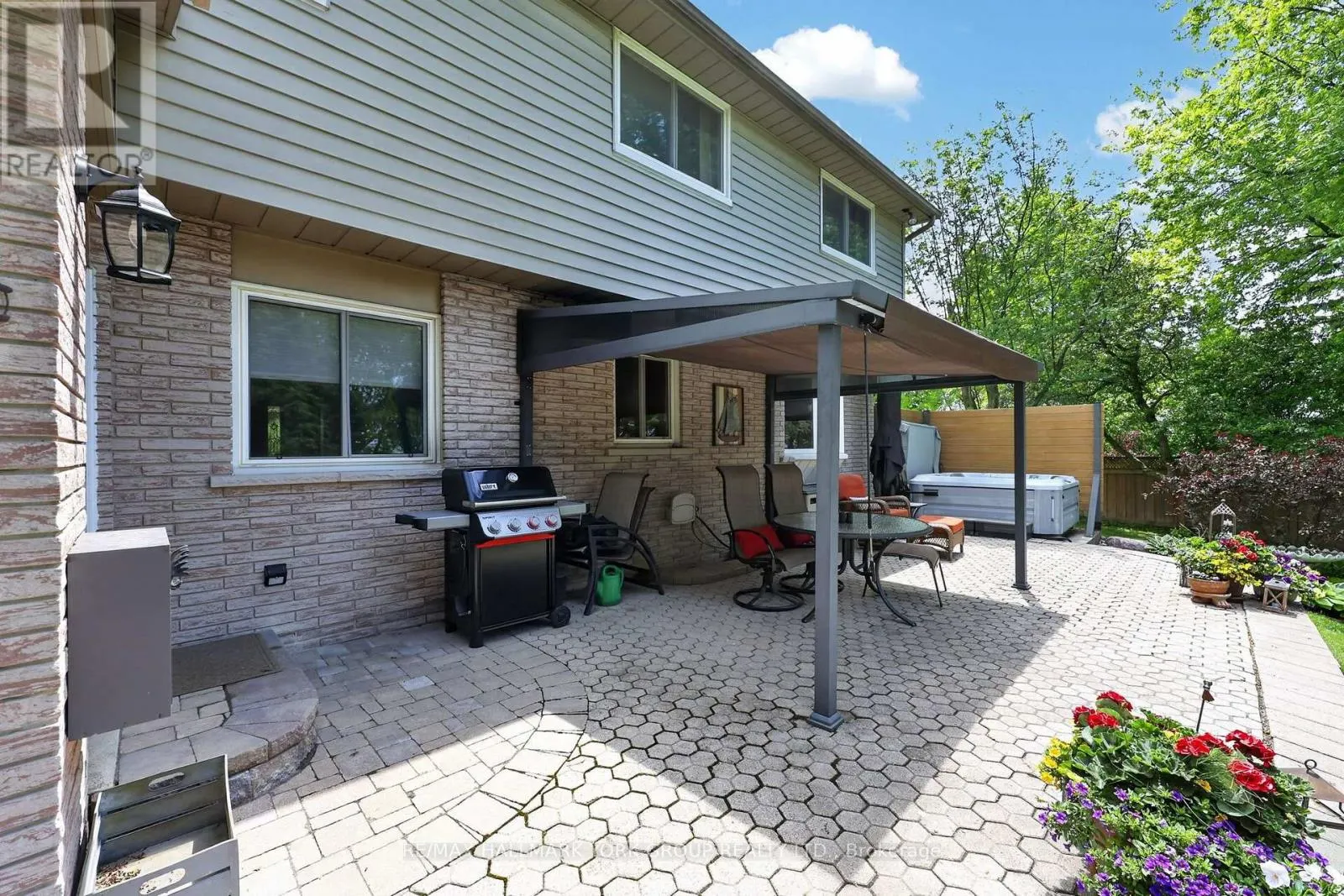8 GRANT COURT