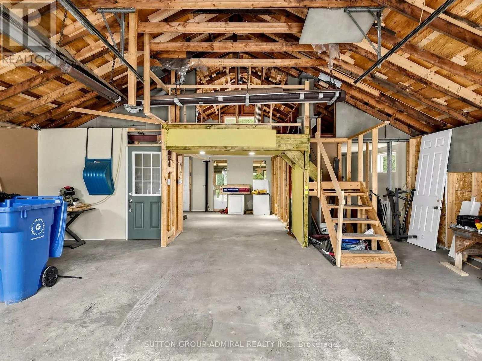 4631 AURORA ROAD