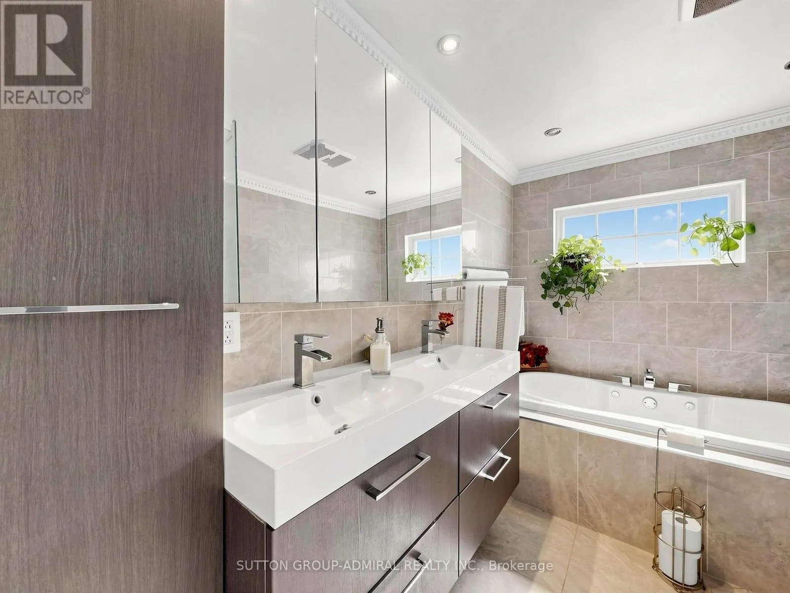 4631 AURORA ROAD
