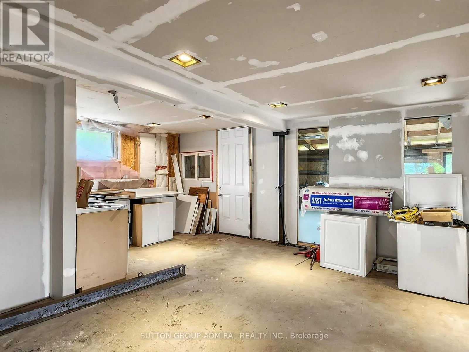 4631 AURORA ROAD
