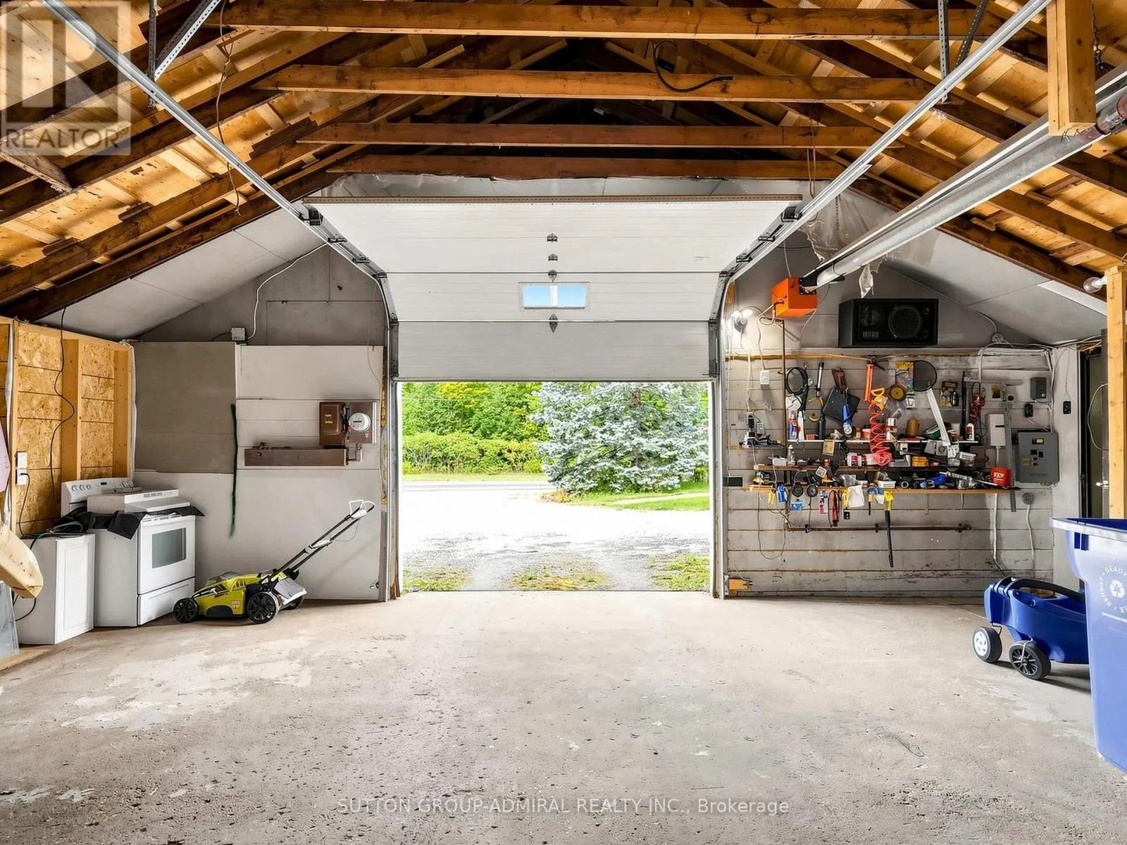 4631 AURORA ROAD