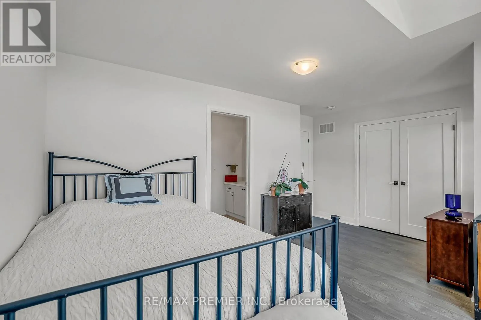25 LOW BOULEVARD
