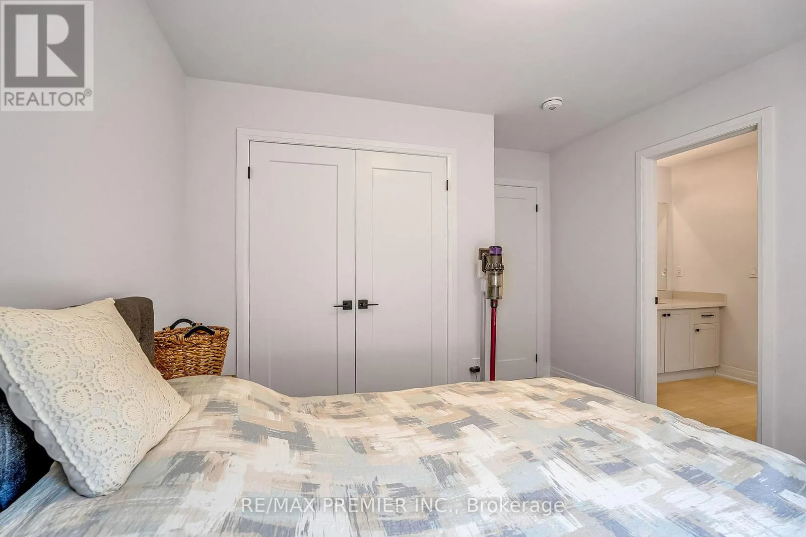 25 LOW BOULEVARD
