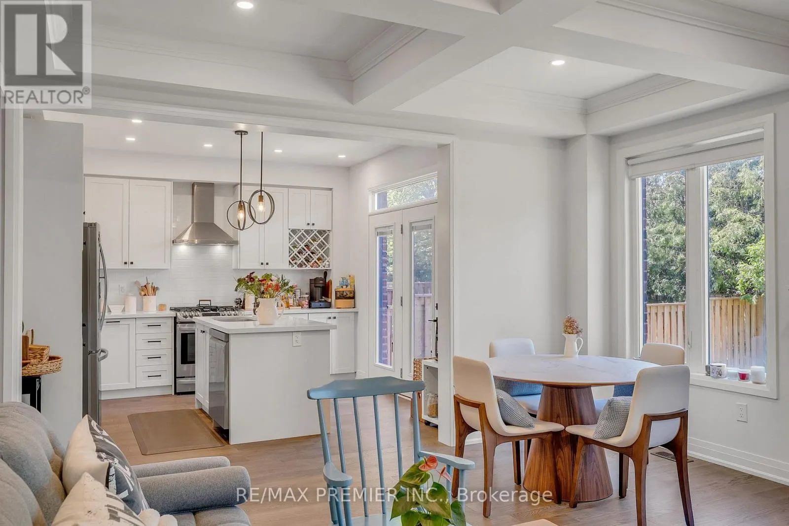 25 LOW BOULEVARD