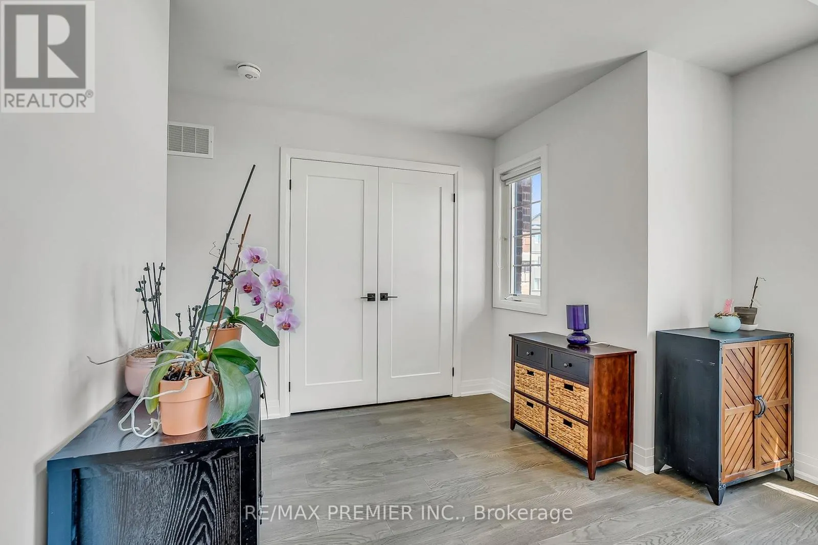 25 LOW BOULEVARD