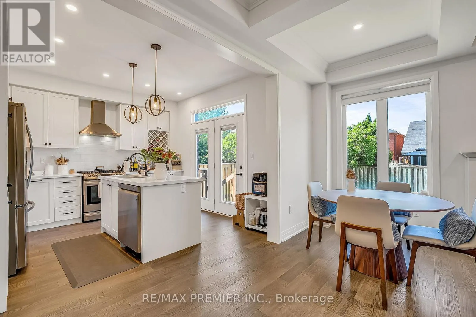 25 LOW BOULEVARD