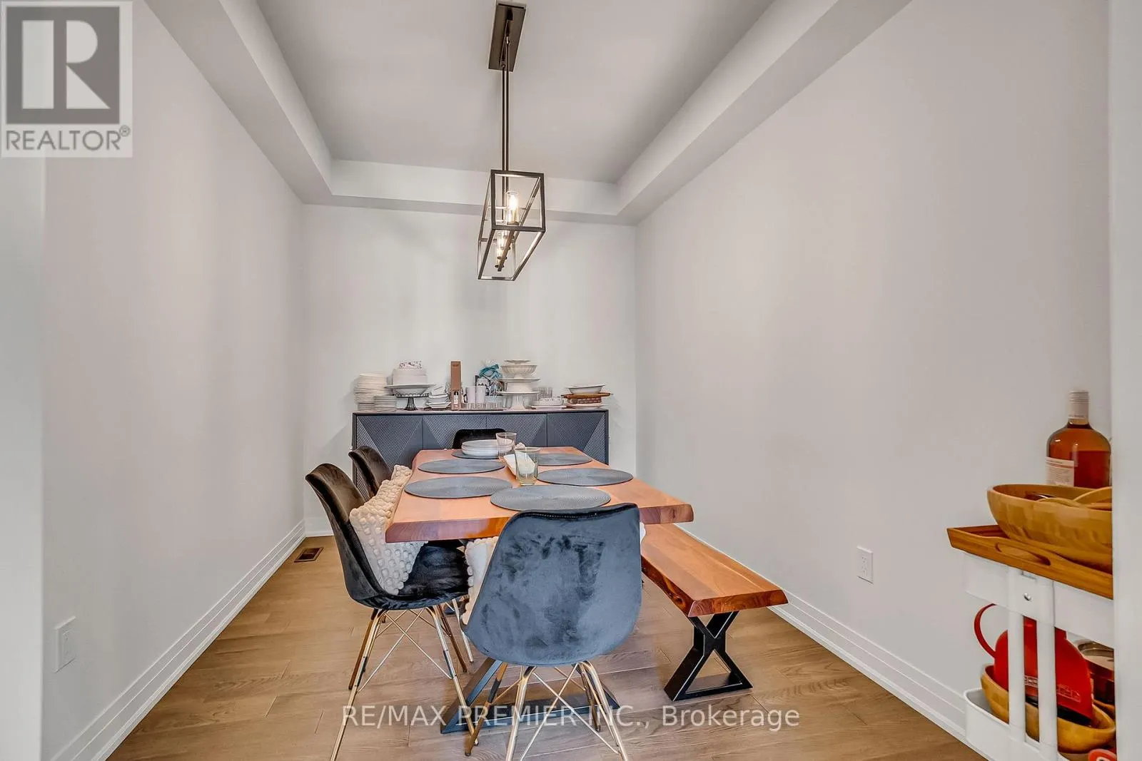 25 LOW BOULEVARD