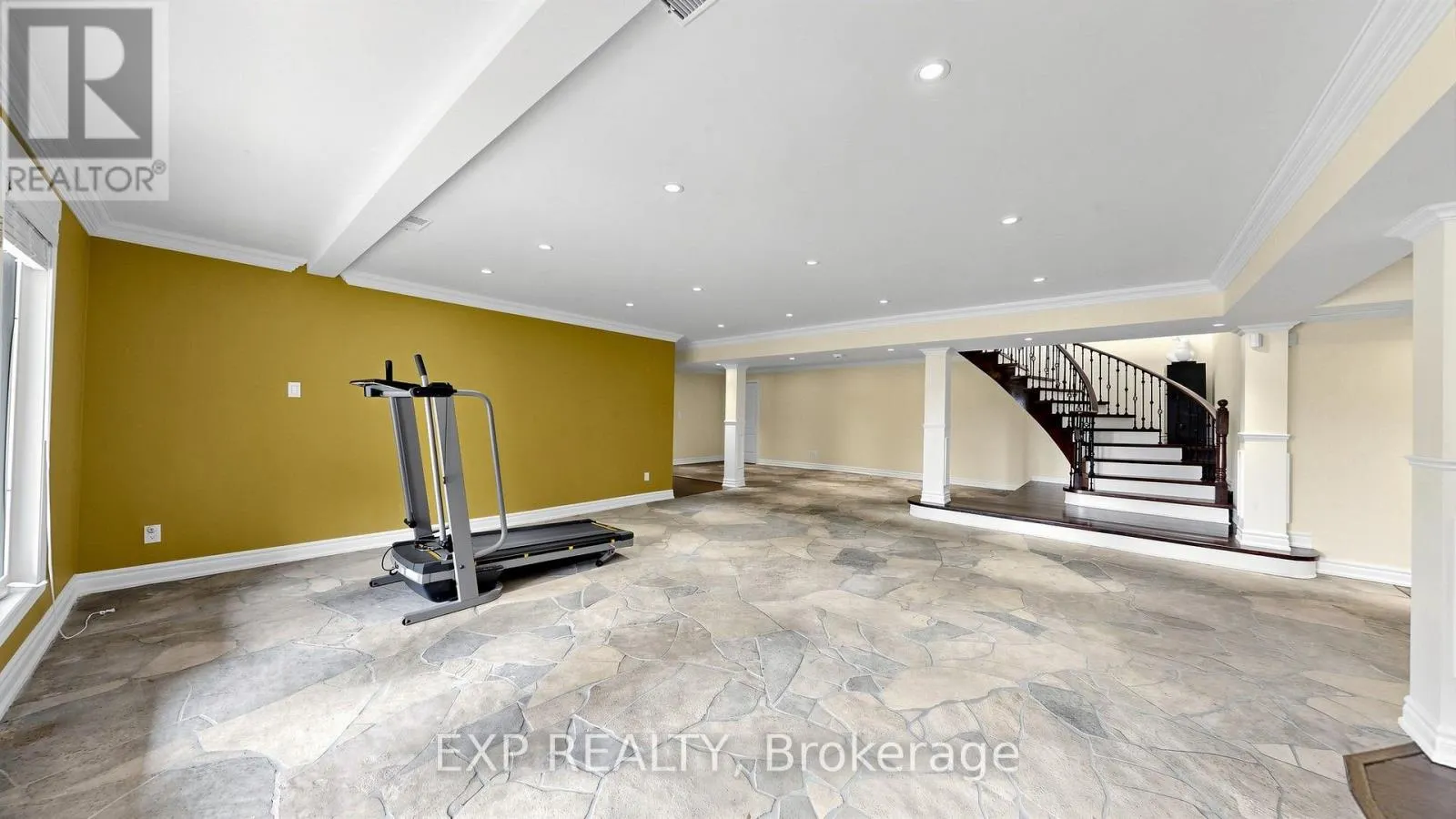 18 MCCOWAN LANE