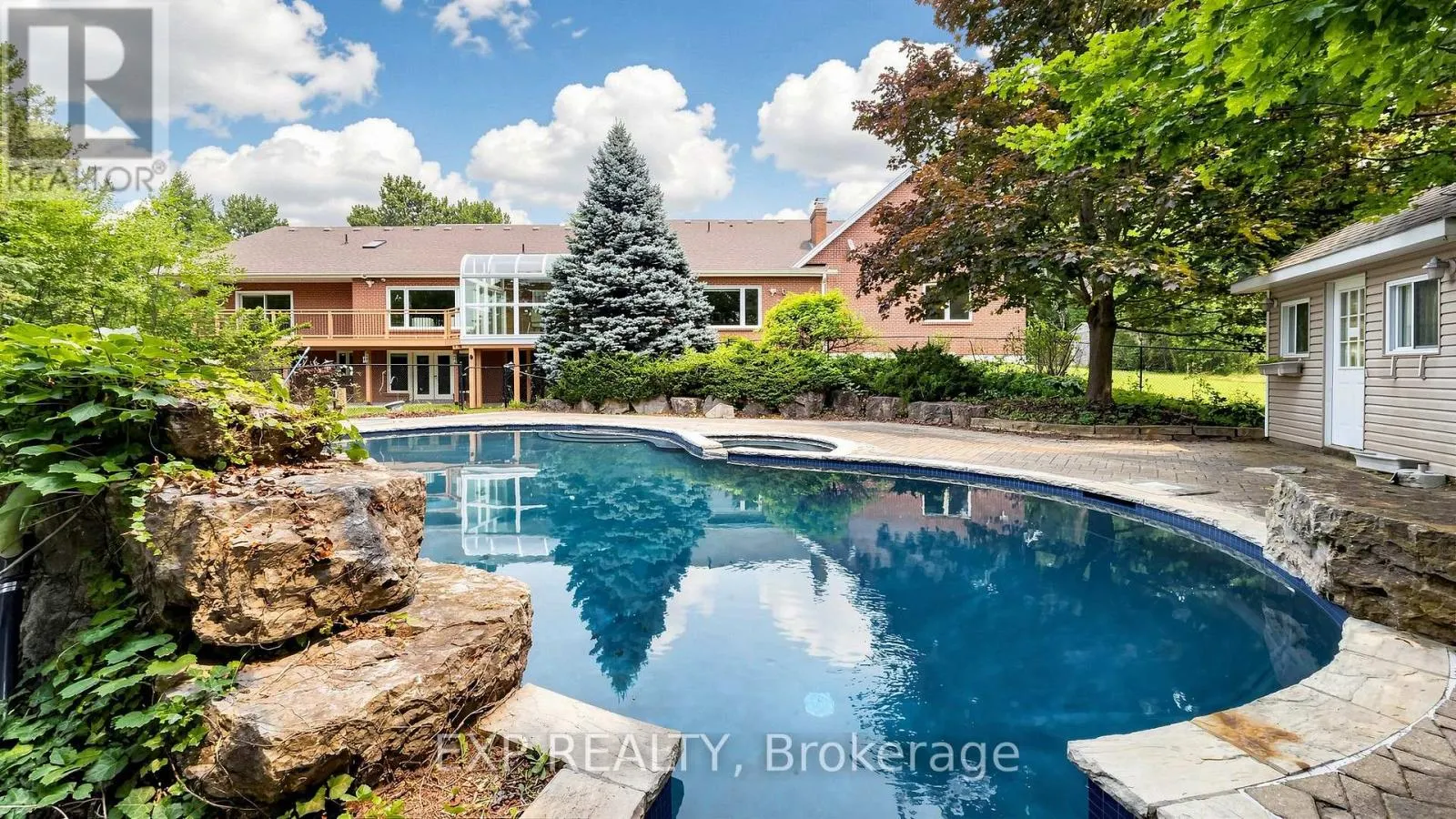 18 MCCOWAN LANE