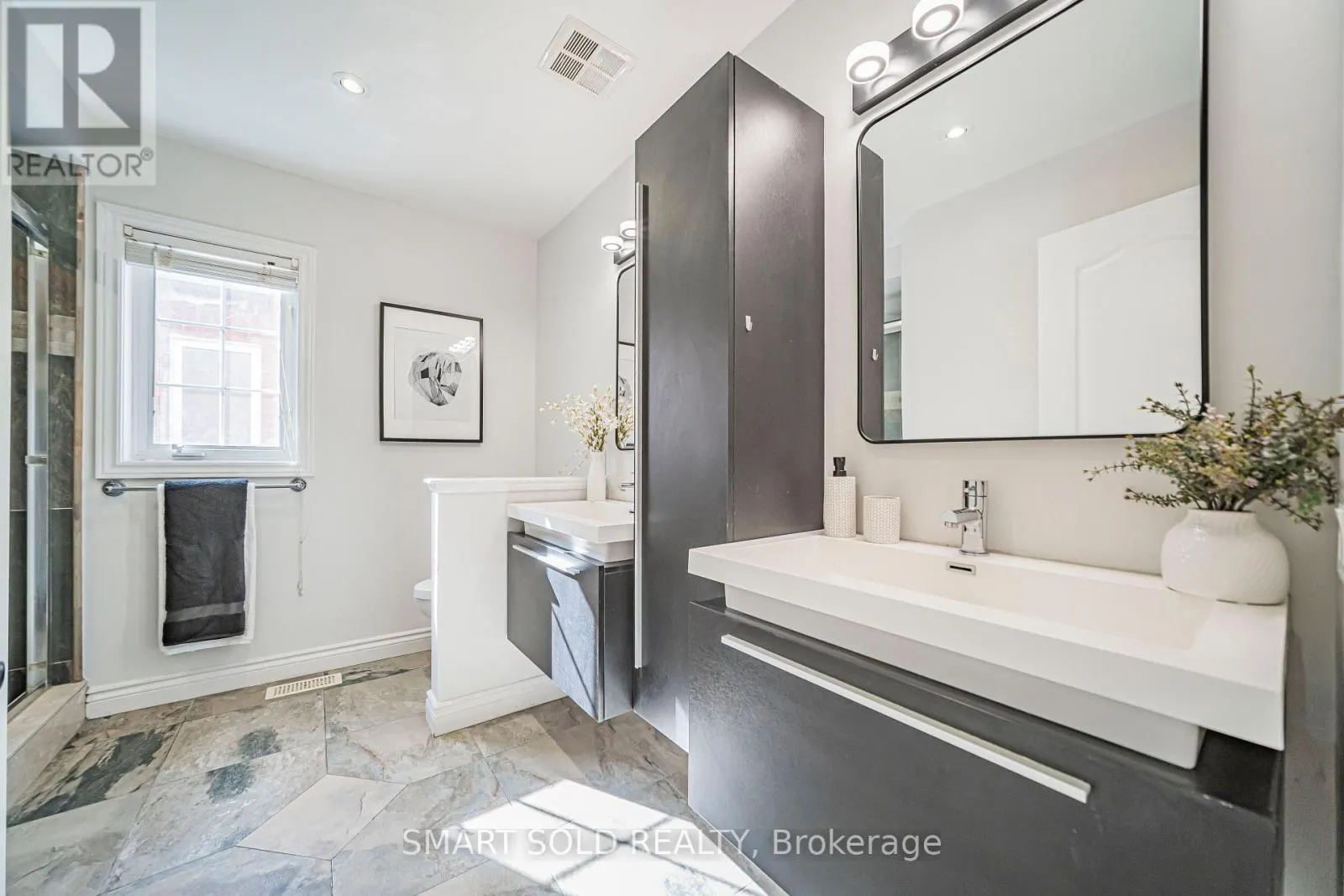 82 BALLYMORE DRIVE