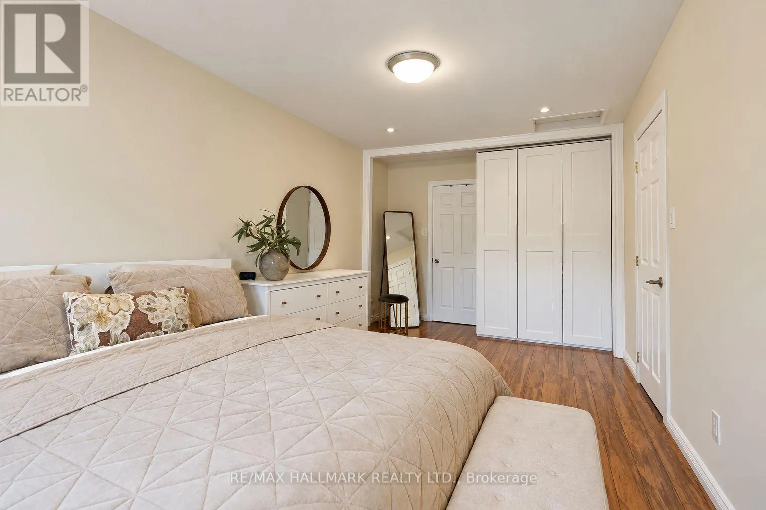 648 MOSSBANK COURT