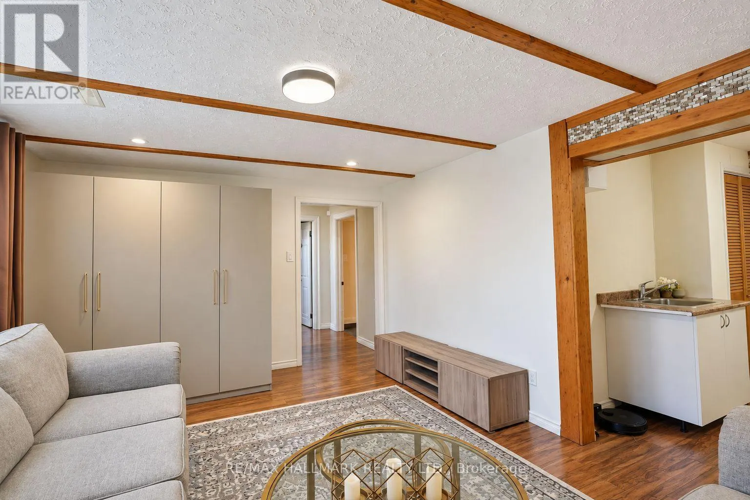 648 MOSSBANK COURT