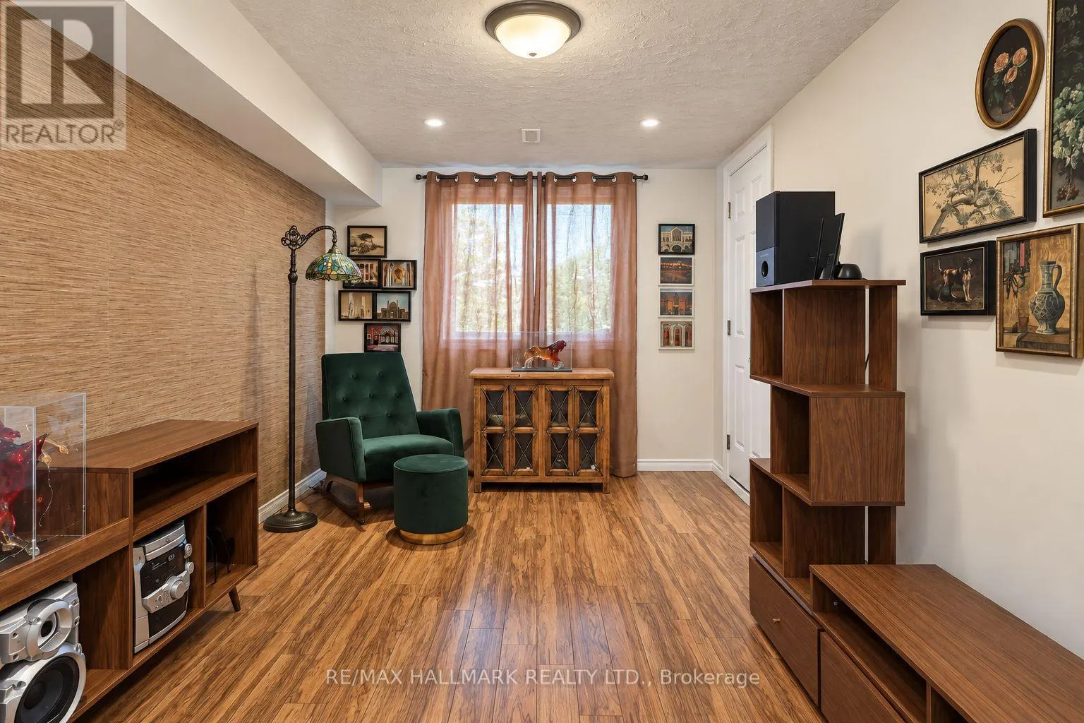 648 MOSSBANK COURT