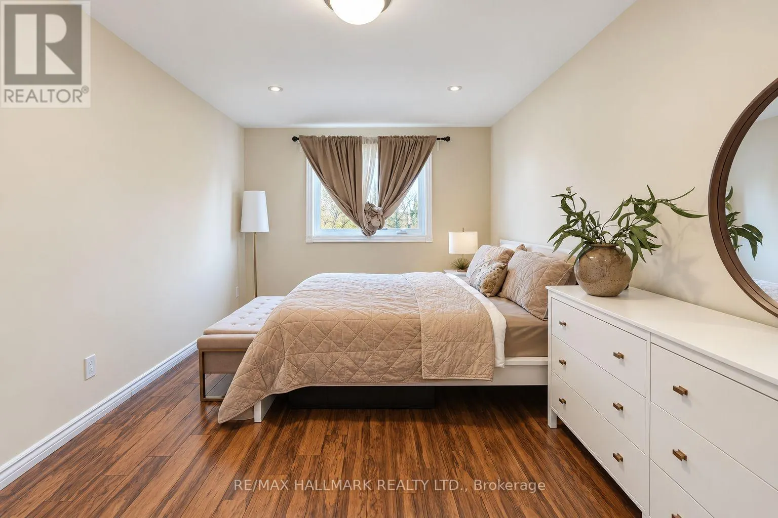 648 MOSSBANK COURT