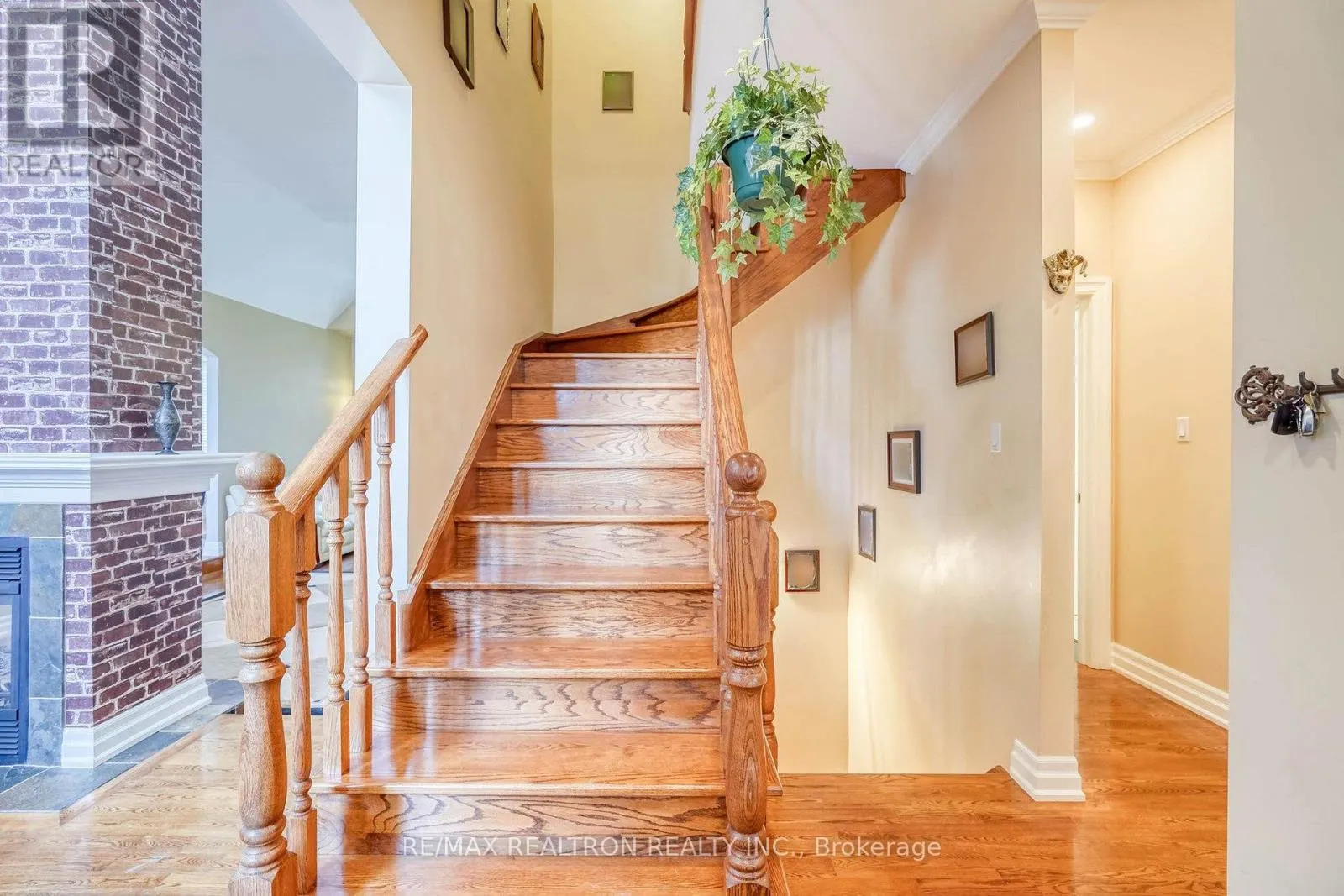 486 FALCONWOOD HOLLOW