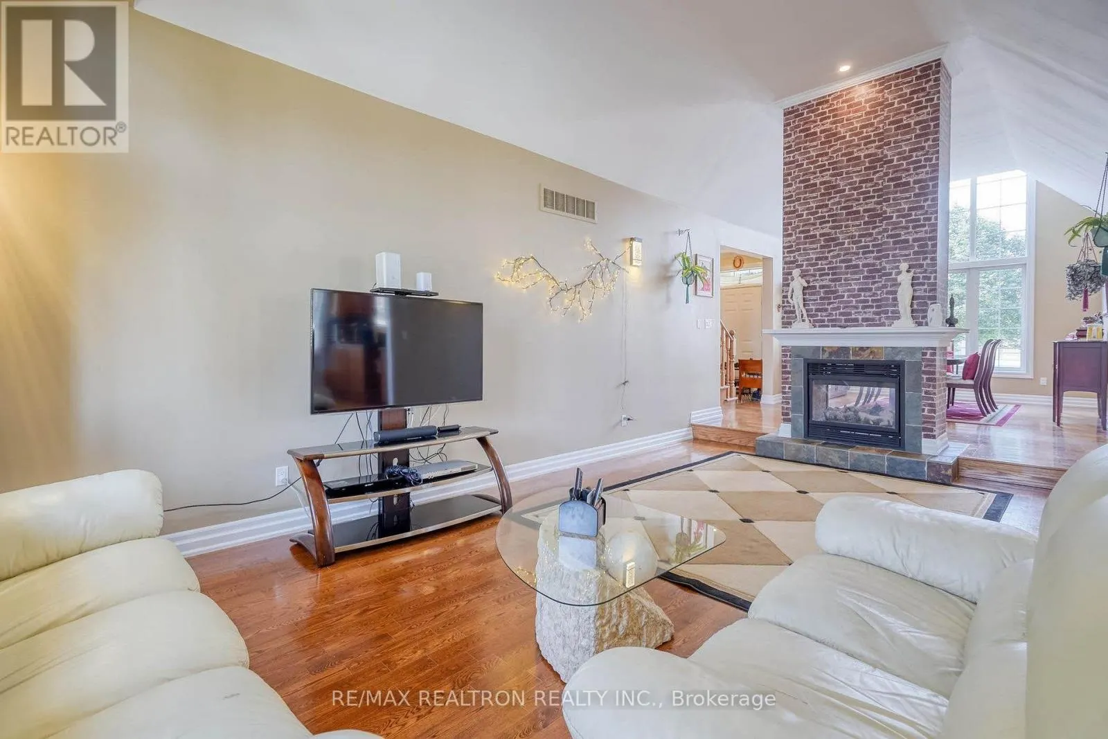 486 FALCONWOOD HOLLOW