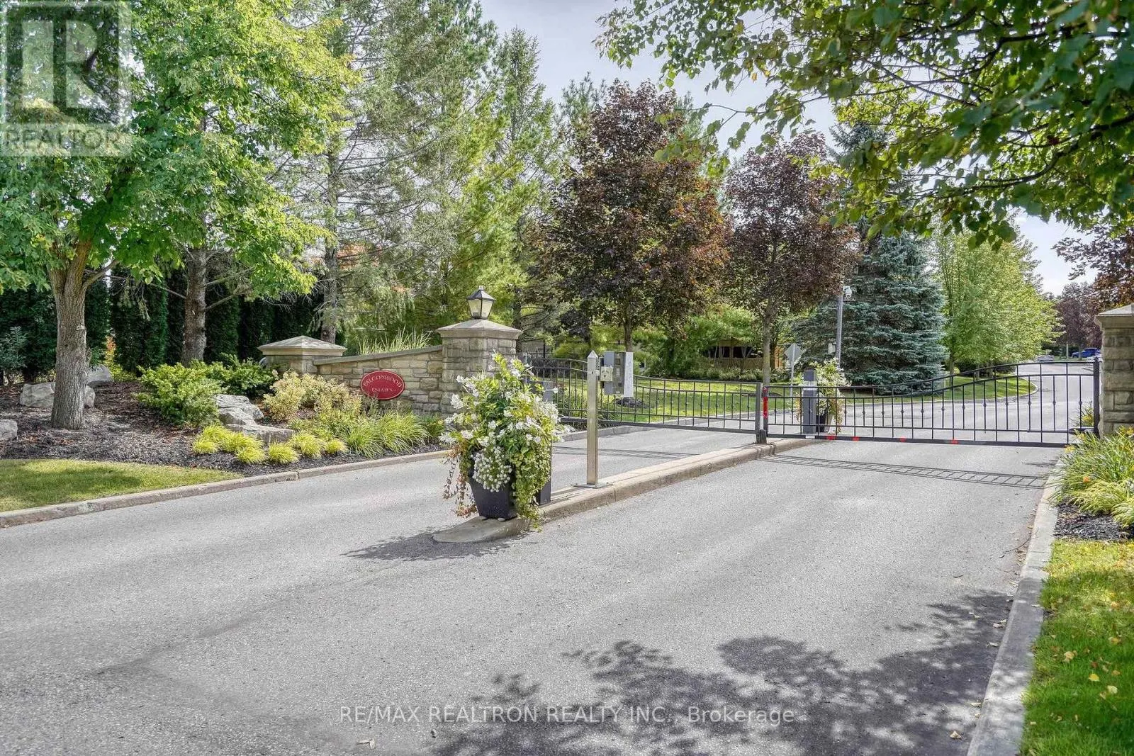 486 FALCONWOOD HOLLOW