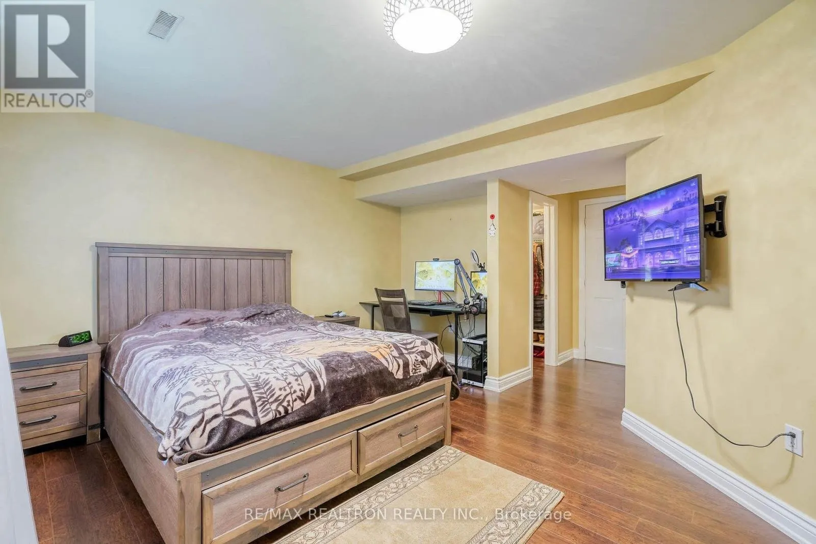 486 FALCONWOOD HOLLOW