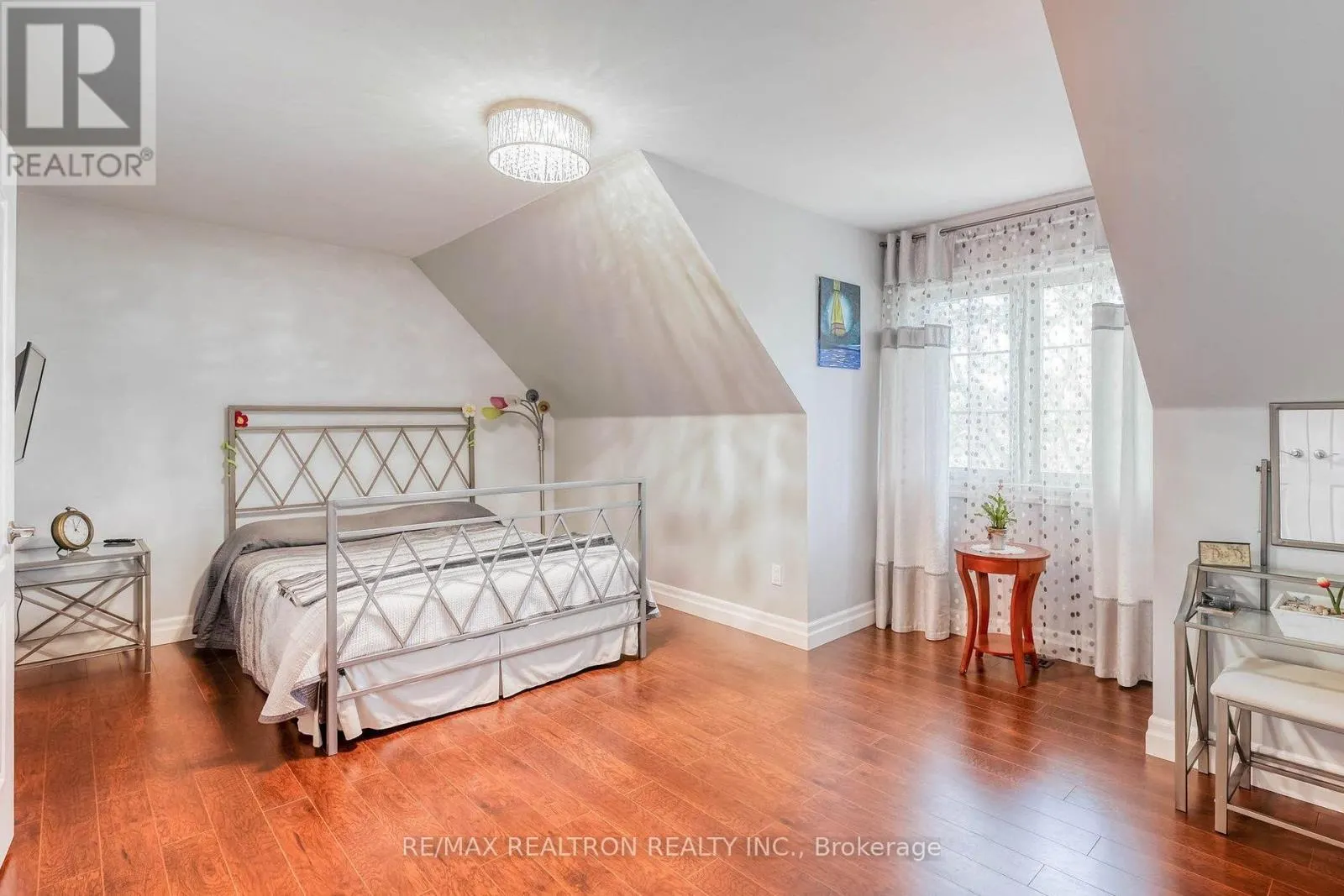 486 FALCONWOOD HOLLOW