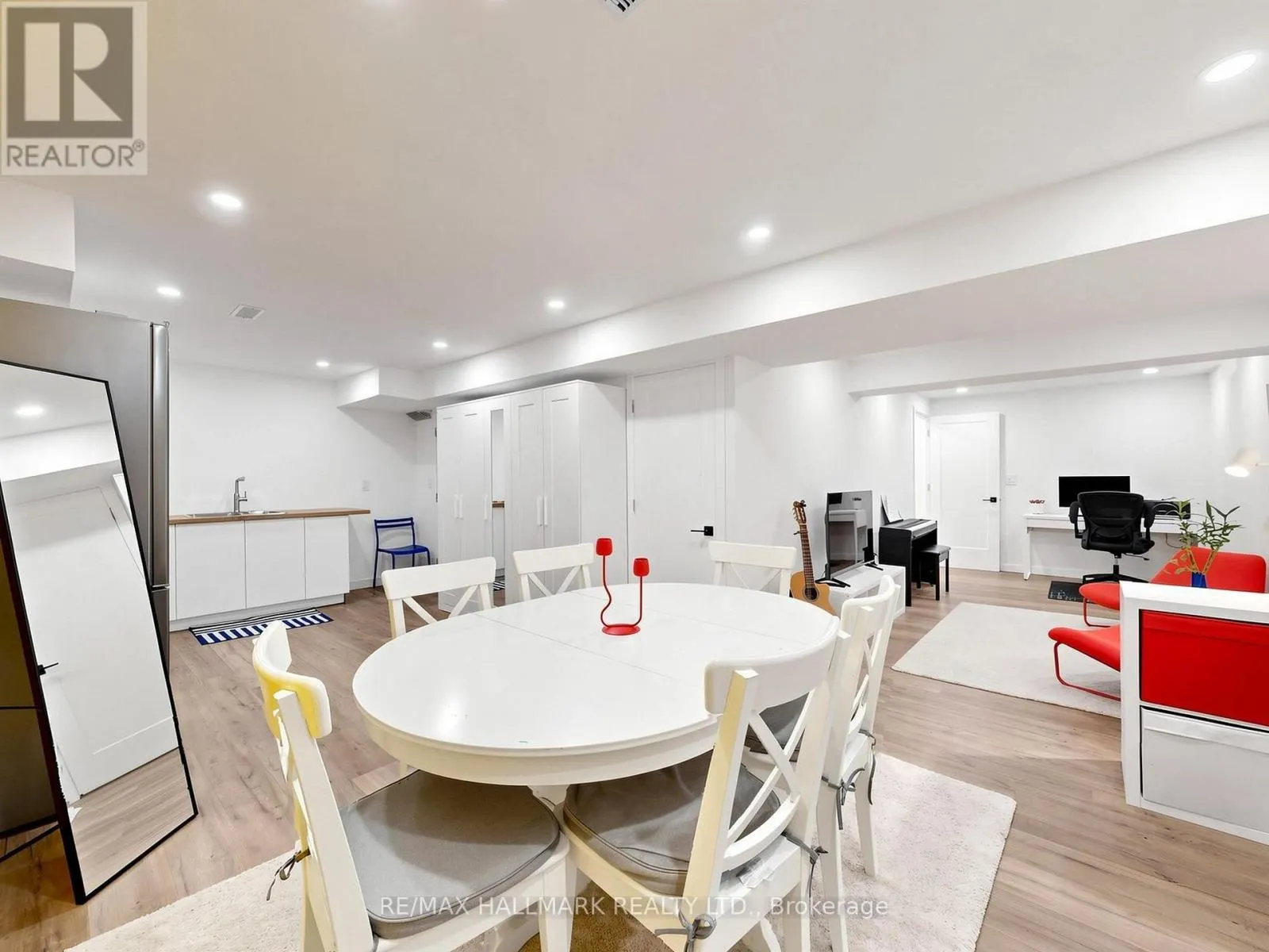 400 HANDLEY CRESCENT