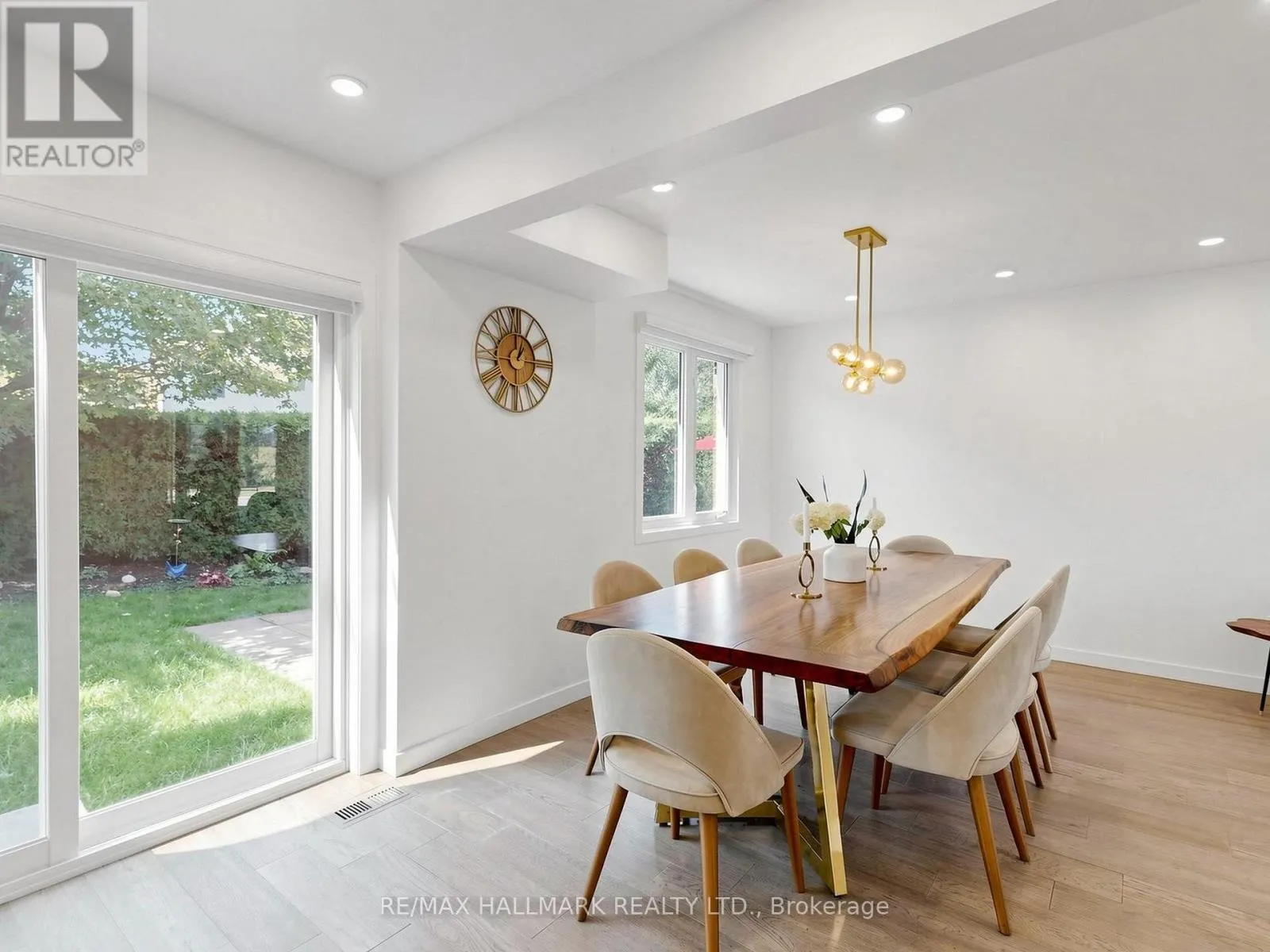 400 HANDLEY CRESCENT
