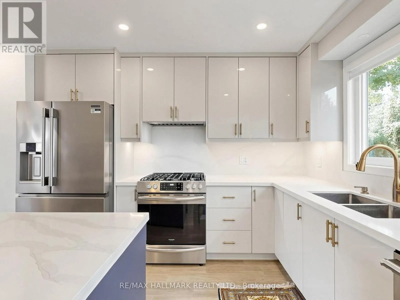 400 HANDLEY CRESCENT