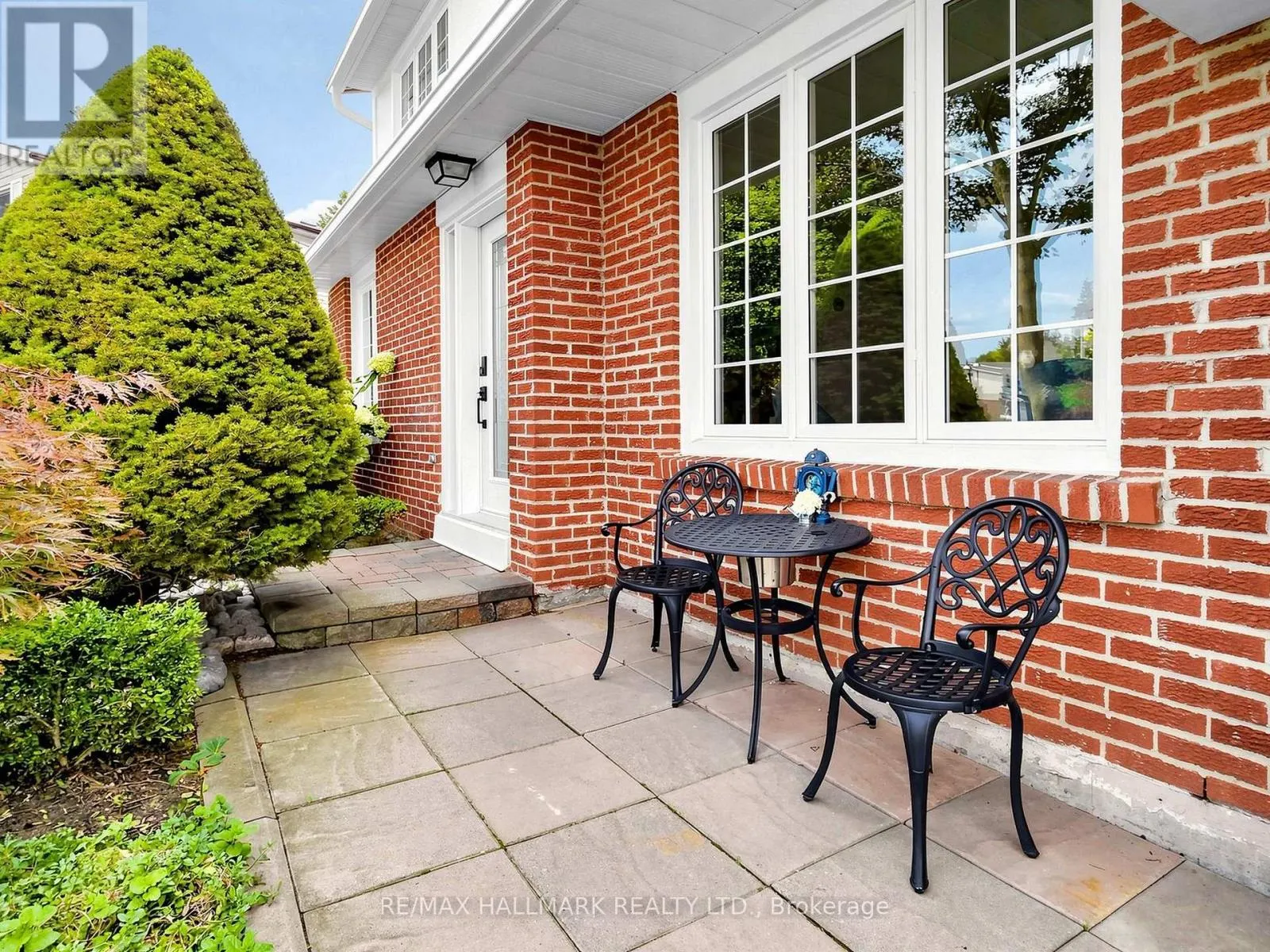 400 HANDLEY CRESCENT