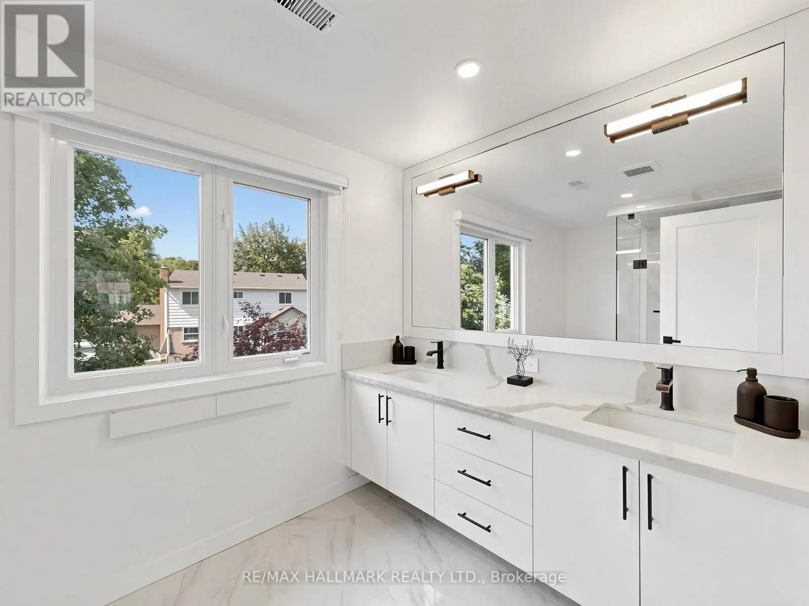 400 HANDLEY CRESCENT