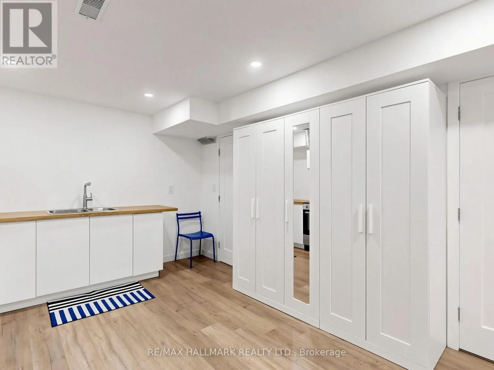 400 HANDLEY CRESCENT