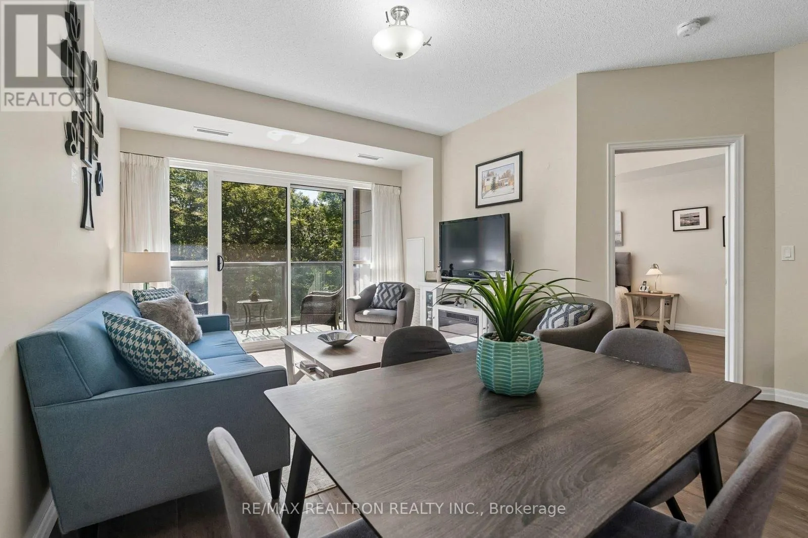 208 - 400 WILLIAM GRAHAM DRIVE