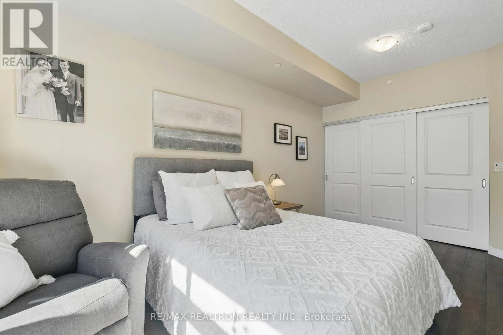 208 - 400 WILLIAM GRAHAM DRIVE