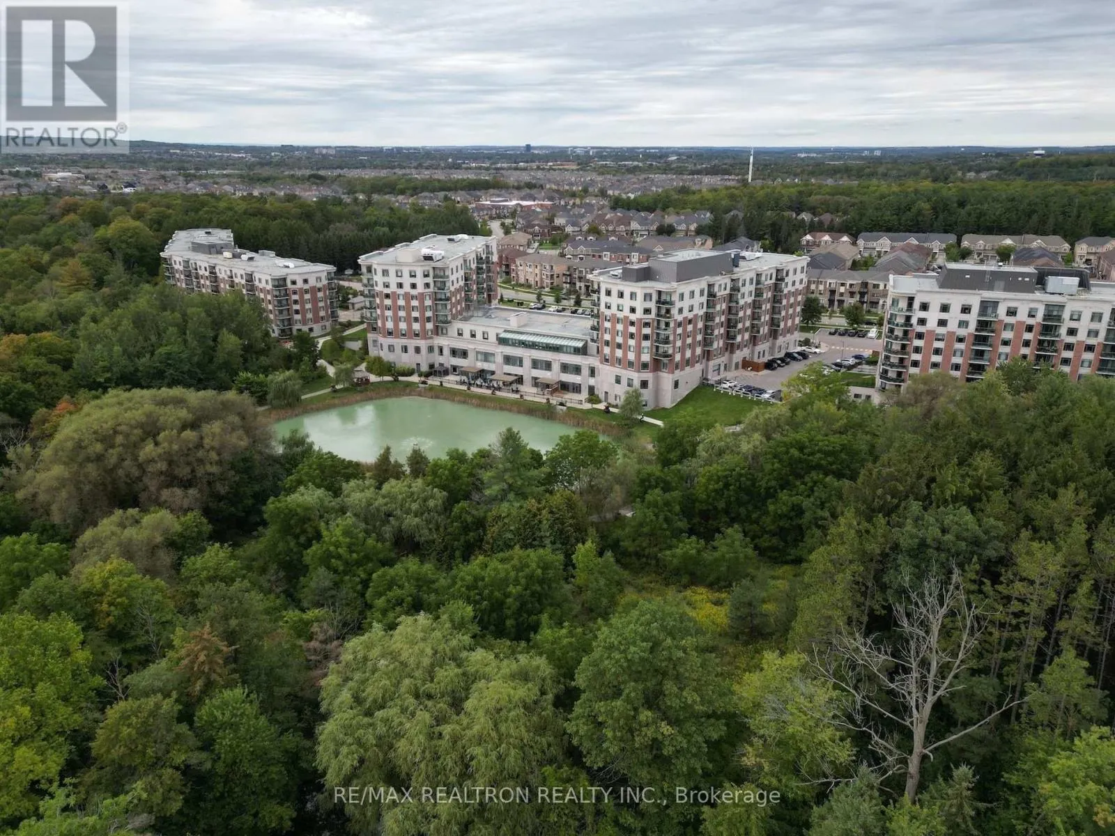 208 - 400 WILLIAM GRAHAM DRIVE