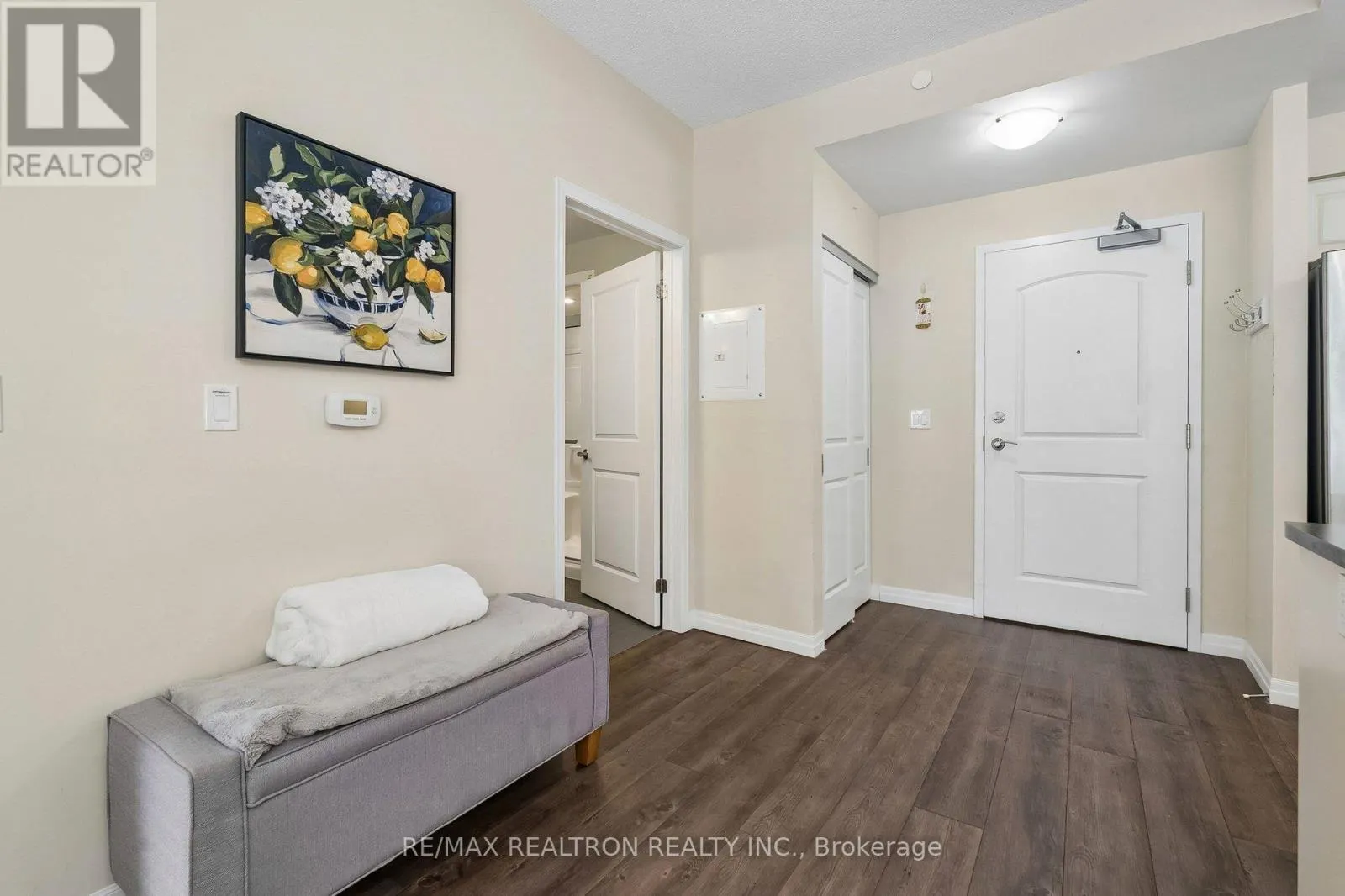 208 - 400 WILLIAM GRAHAM DRIVE