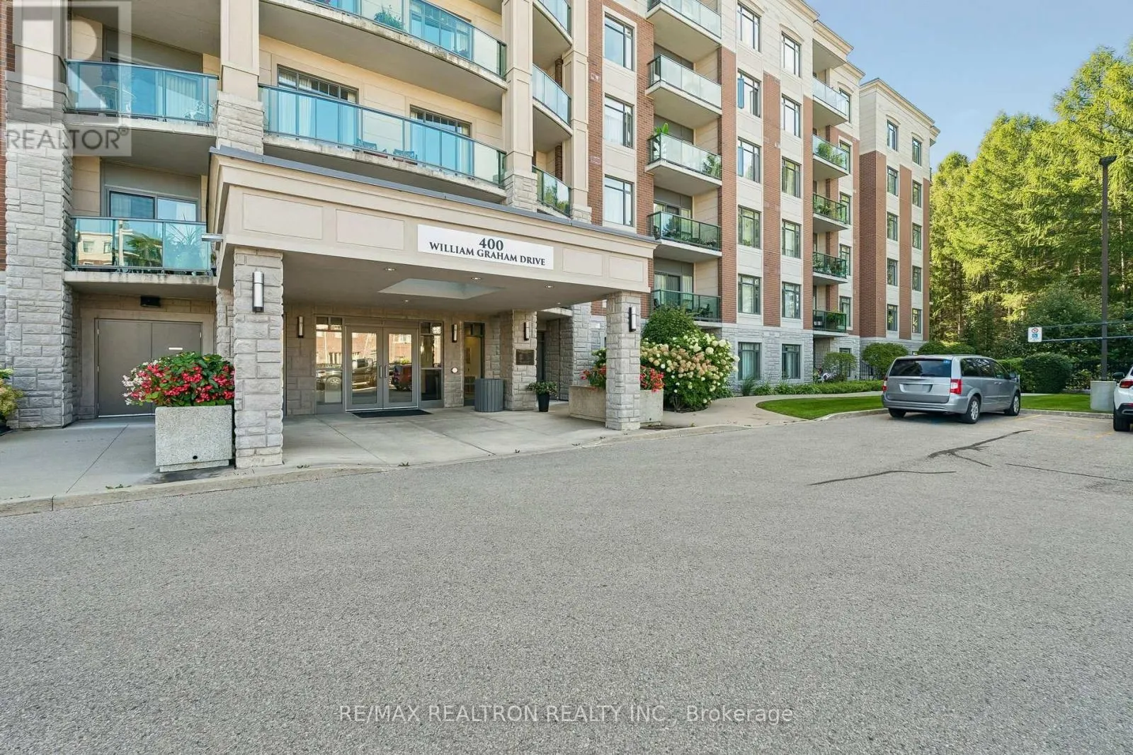 208 - 400 WILLIAM GRAHAM DRIVE