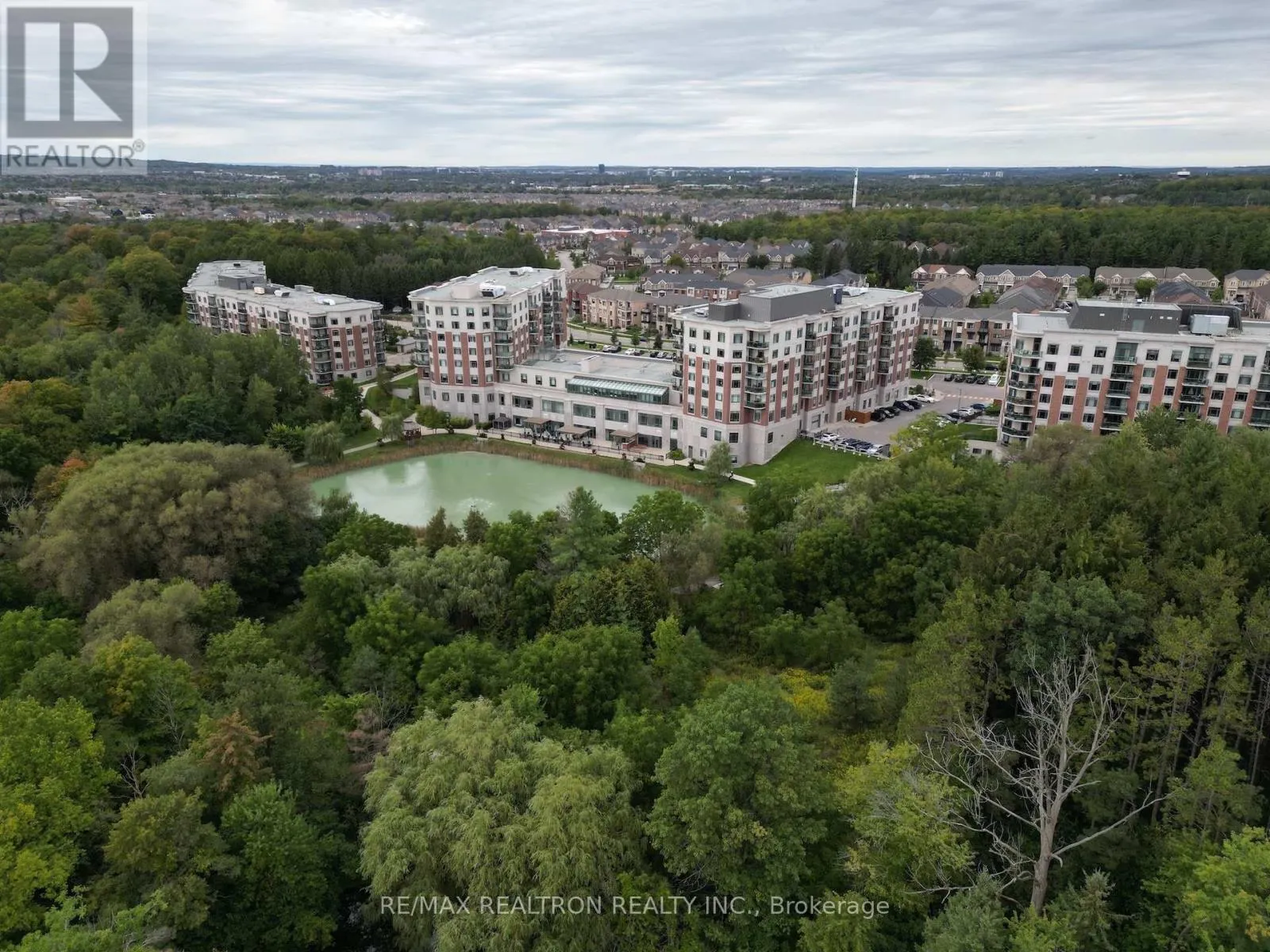208 - 400 WILLIAM GRAHAM DRIVE