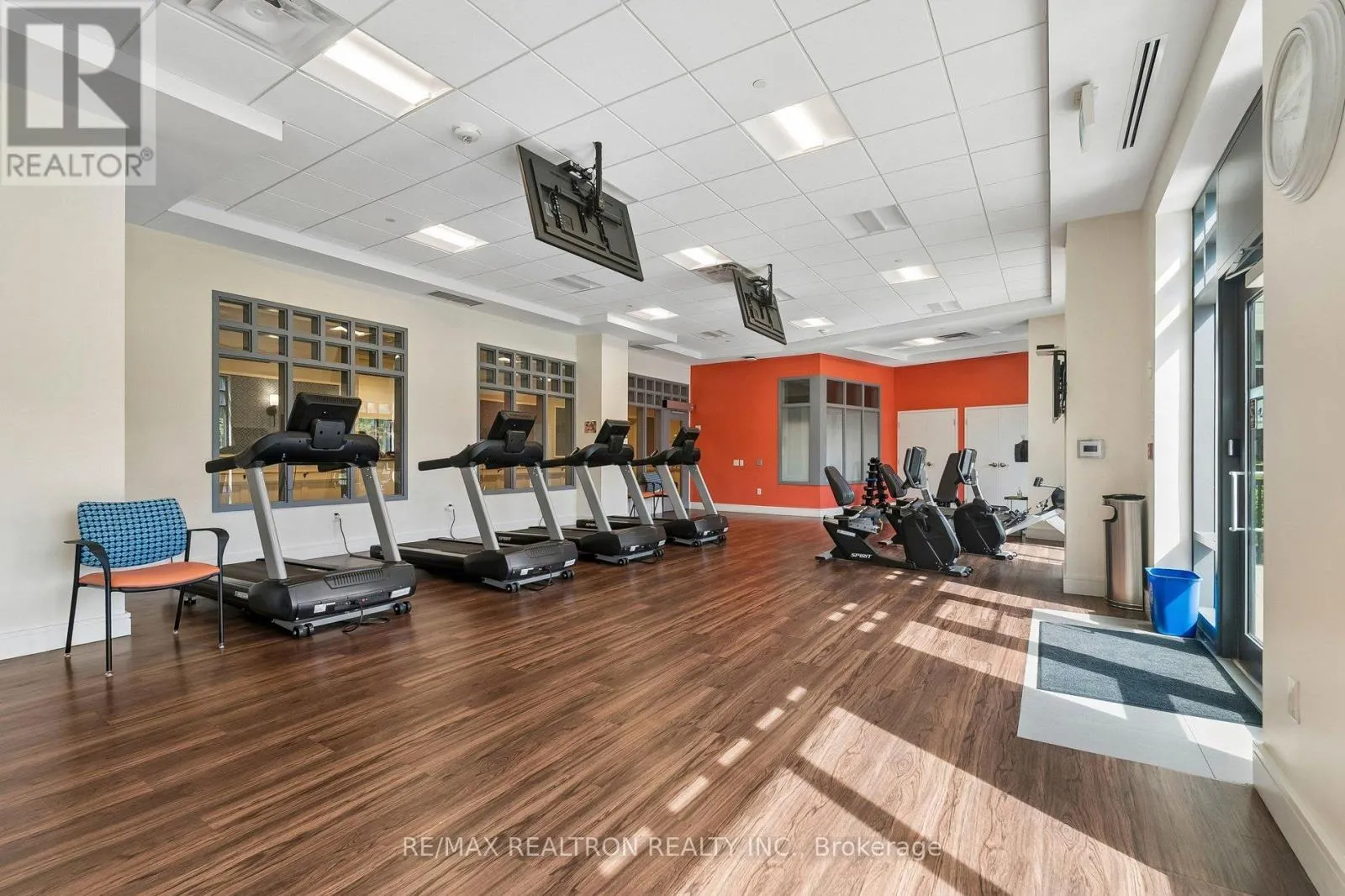 208 - 400 WILLIAM GRAHAM DRIVE