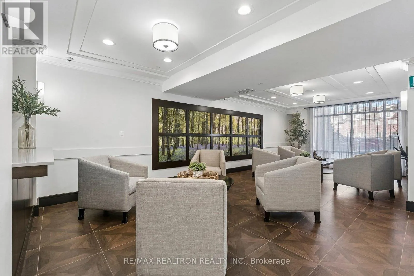 208 - 400 WILLIAM GRAHAM DRIVE