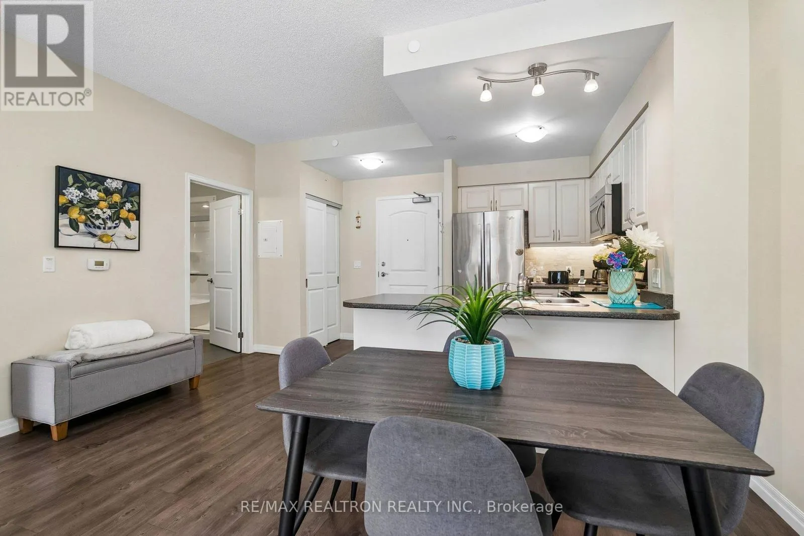 208 - 400 WILLIAM GRAHAM DRIVE