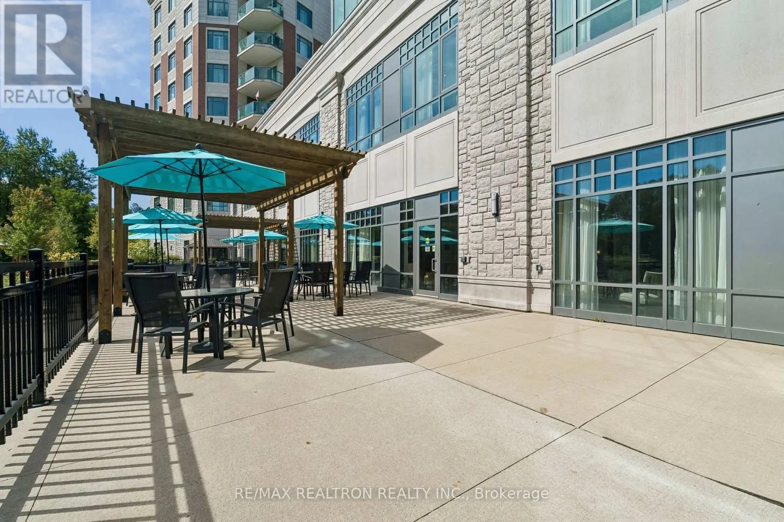 208 - 400 WILLIAM GRAHAM DRIVE