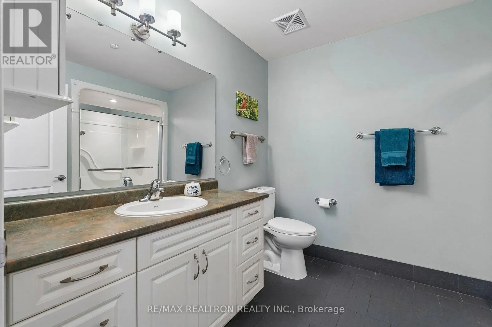 208 - 400 WILLIAM GRAHAM DRIVE